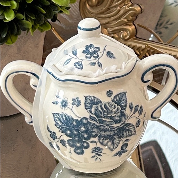 NEW! Vintage Inspired French Floral Toile Blue & White Bunny Sugar & Creamer Set - Picture 5 of 11